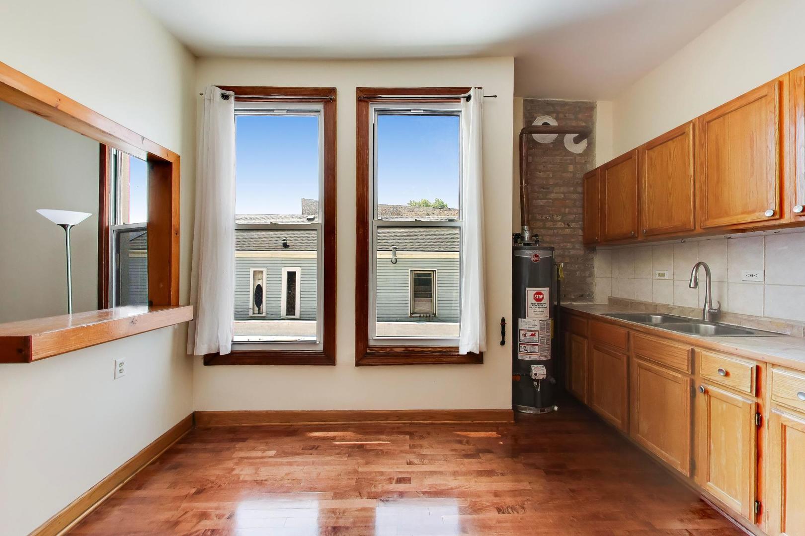 2338 S Blue Island Avenue Unit: 2F