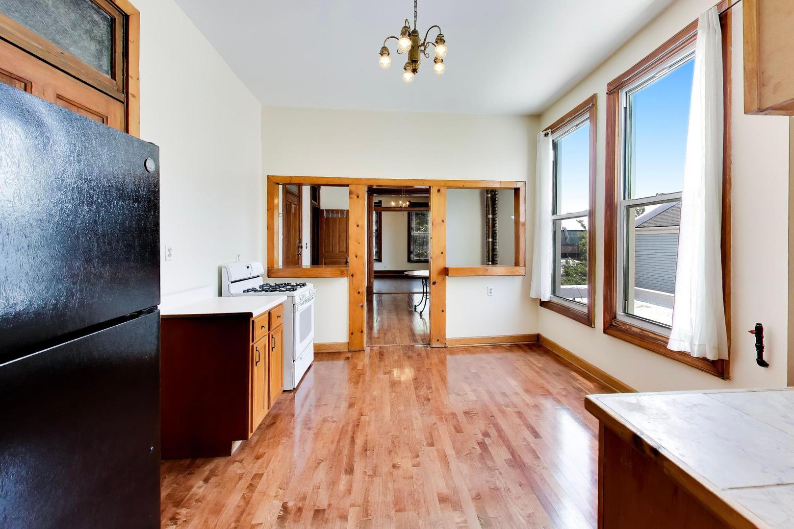 2338 S Blue Island Avenue Unit: 2F