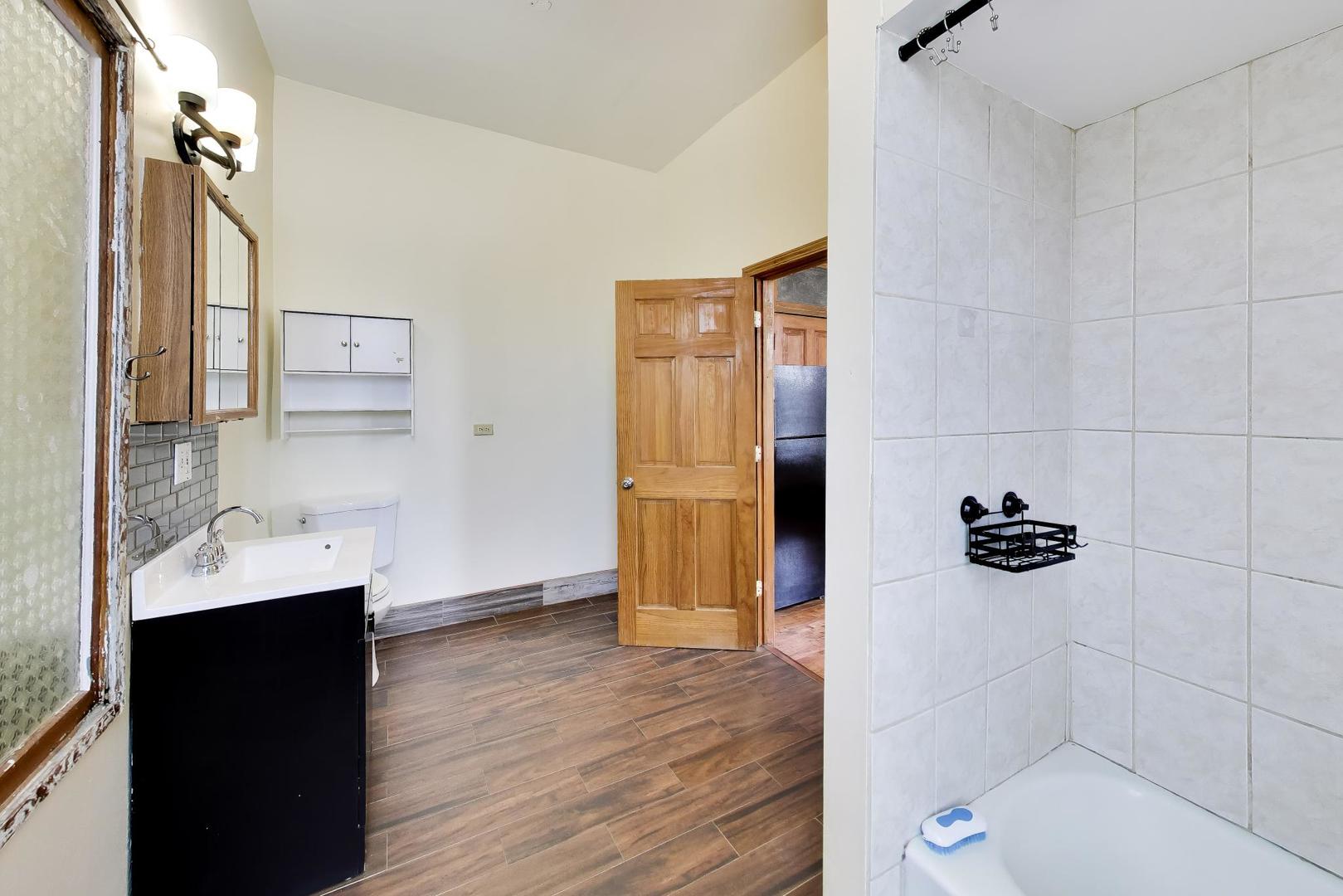 2338 S Blue Island Avenue Unit: 2F