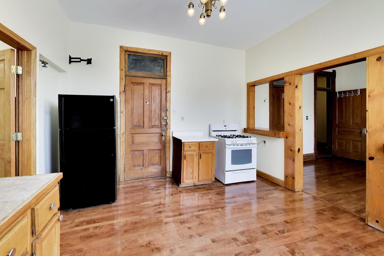 2338 S Blue Island Avenue Unit: 2F