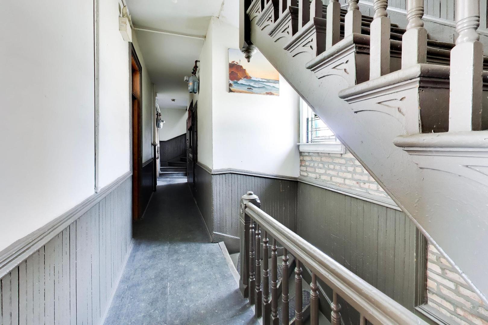 2338 S Blue Island Avenue Unit: 2F