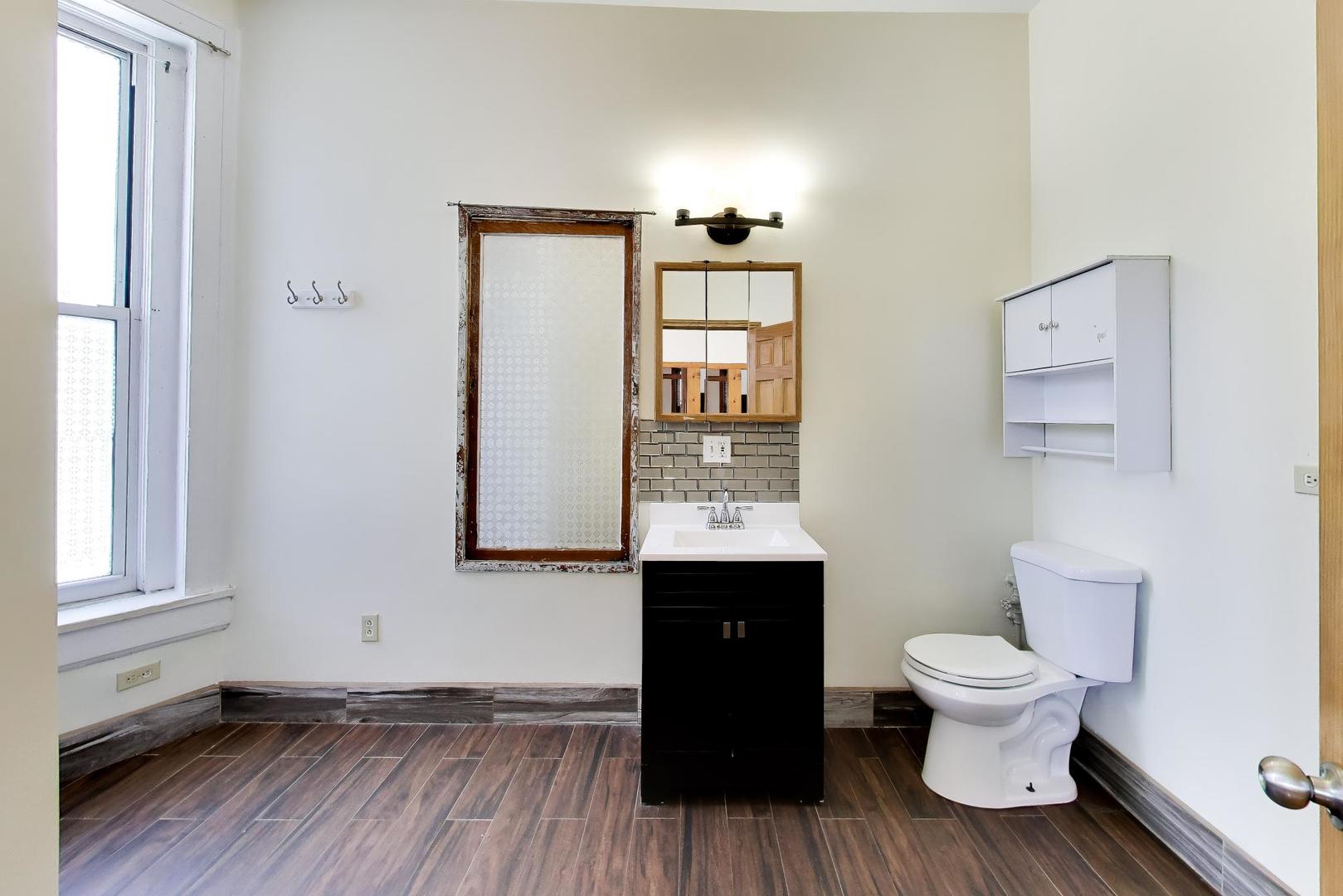 2338 S Blue Island Avenue Unit: 2F
