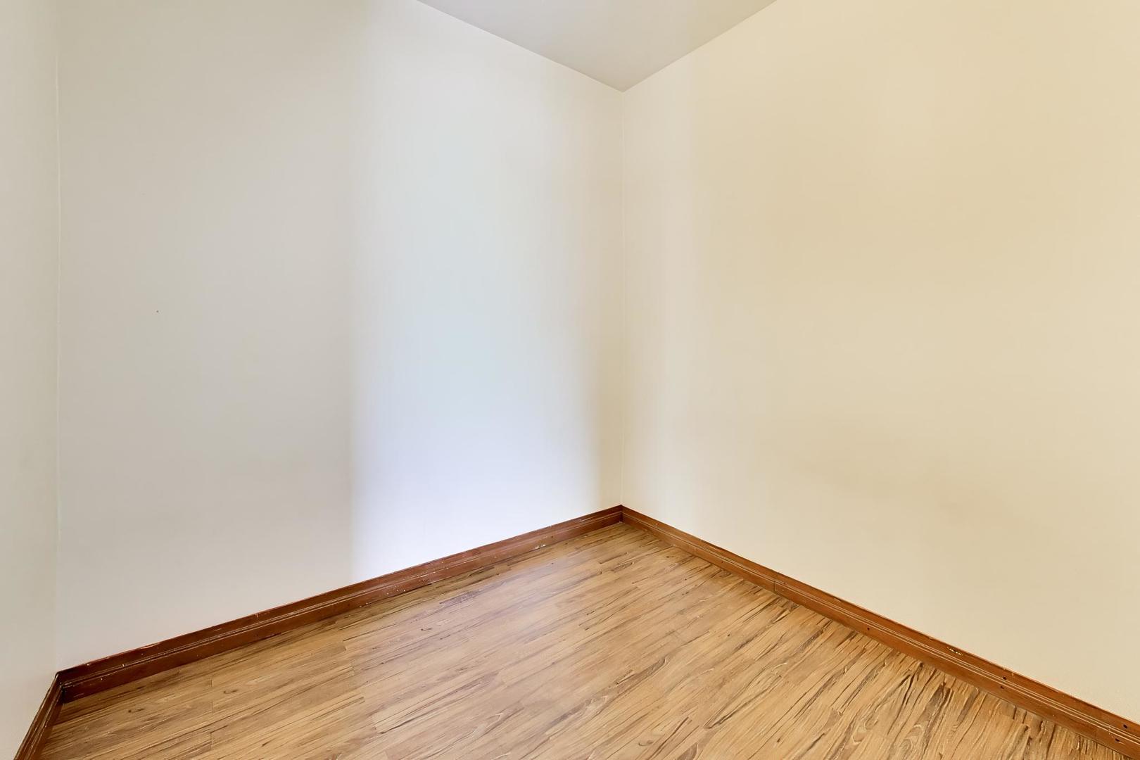 2338 S Blue Island Avenue Unit: 2F
