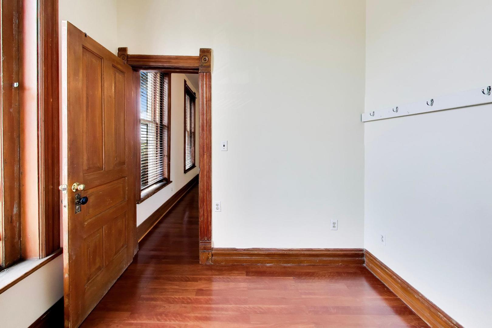 2338 S Blue Island Avenue Unit: 2F