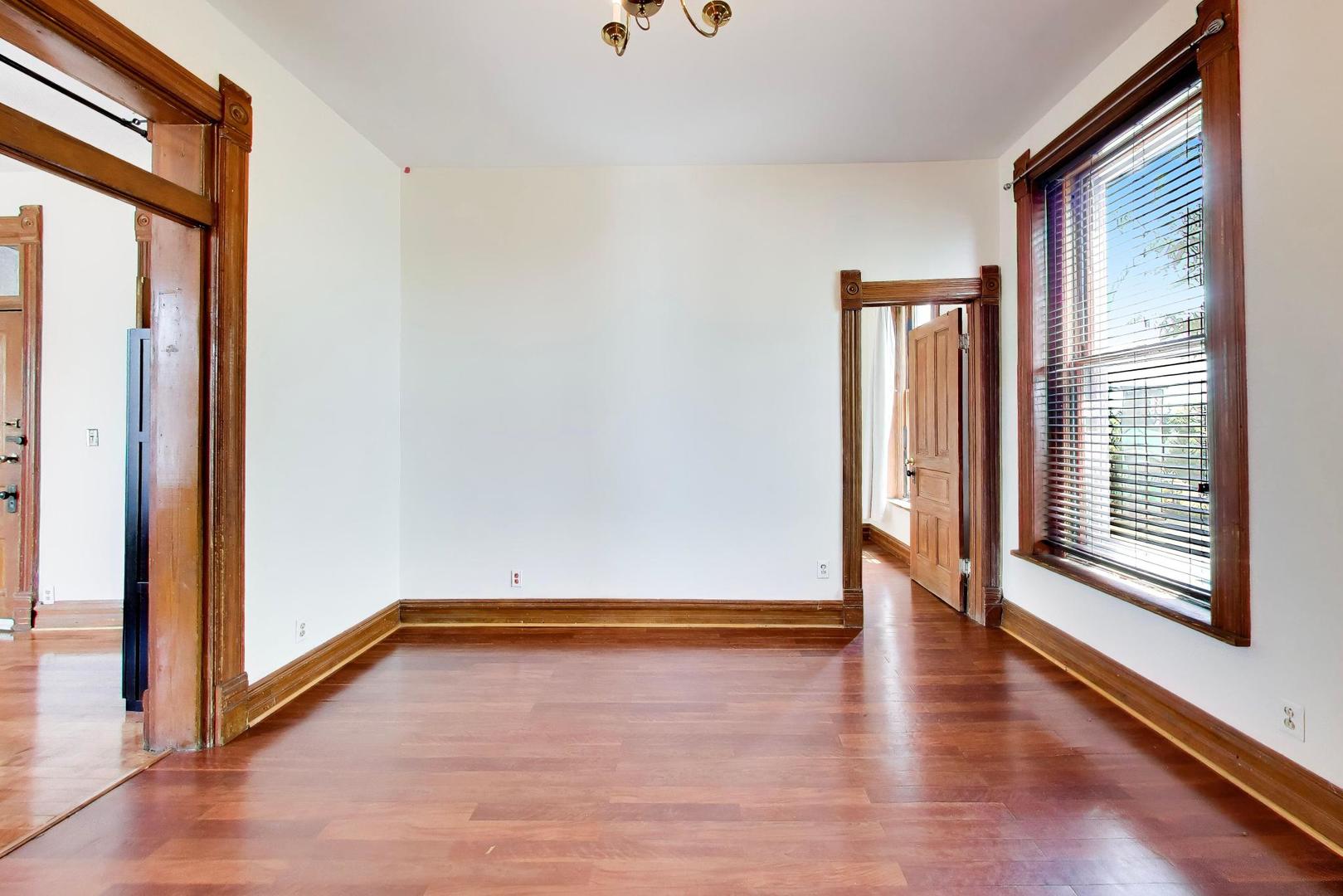 2338 S Blue Island Avenue Unit: 2F