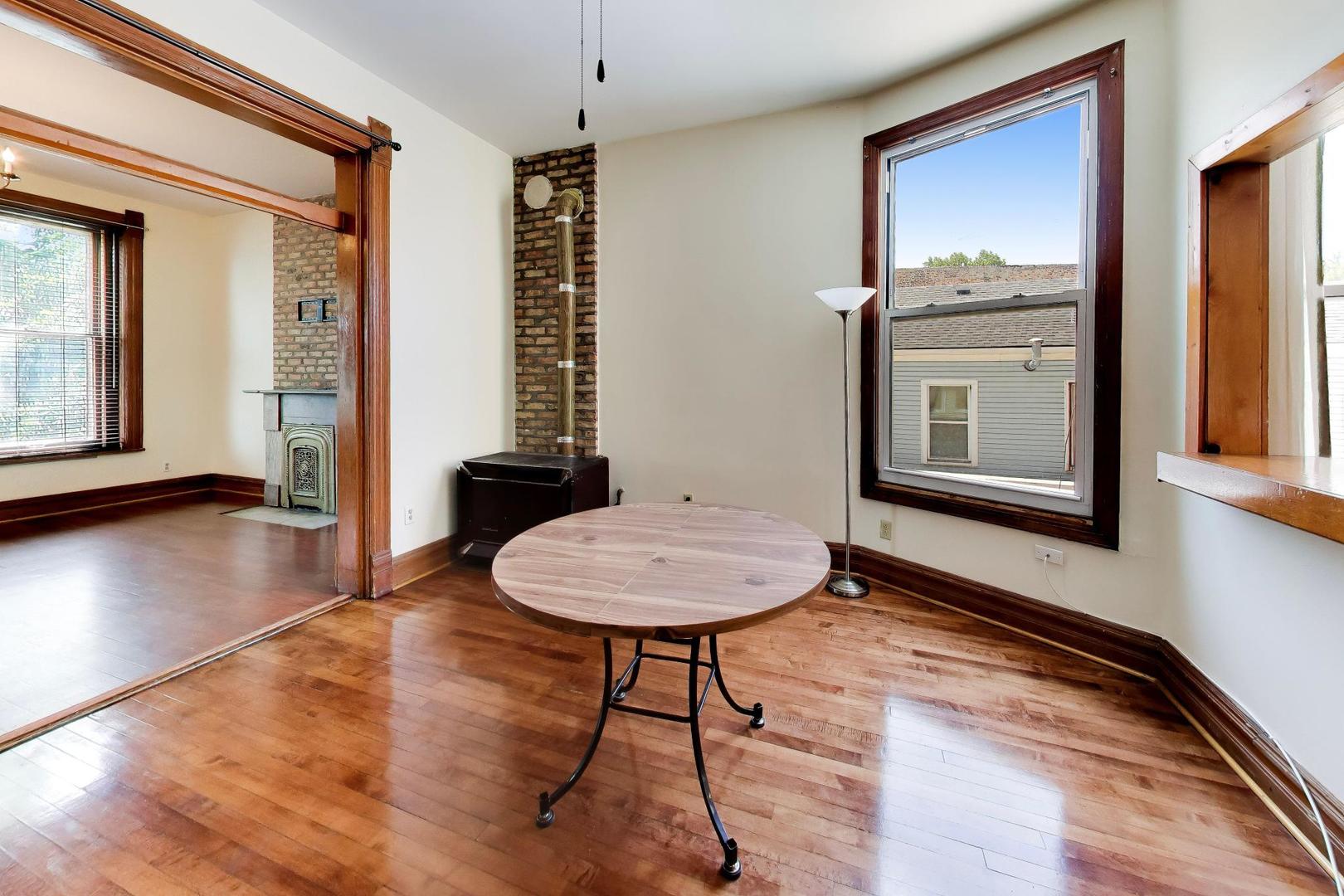 2338 S Blue Island Avenue Unit: 2F