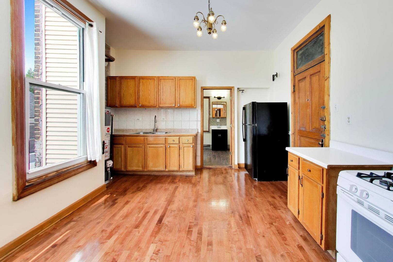 2338 S Blue Island Avenue Unit: 2F