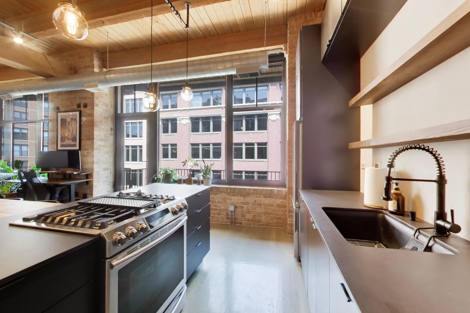 625 W Jackson Boulevard Unit: 512