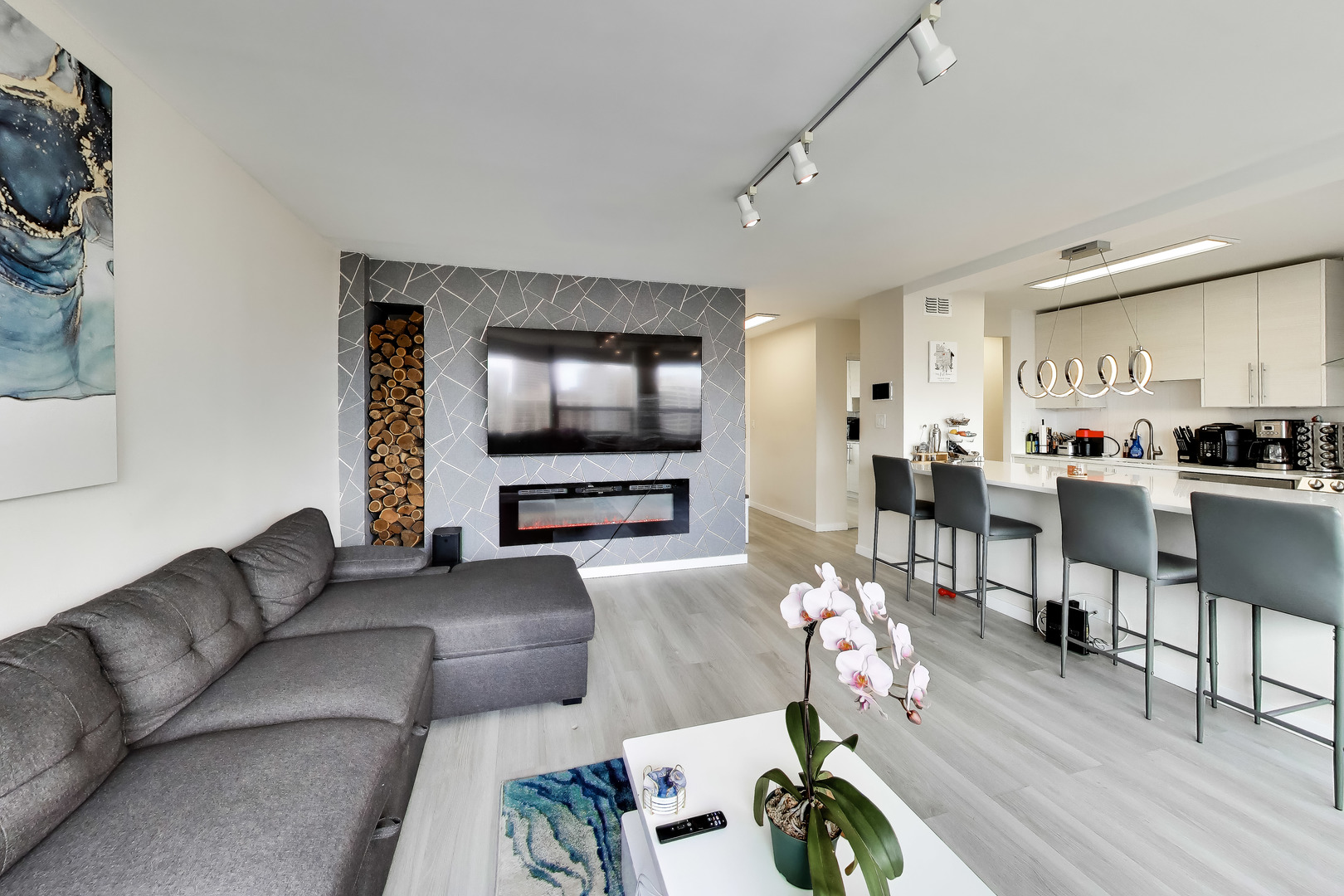 1455 N Sandburg Terrace Unit: 2306B