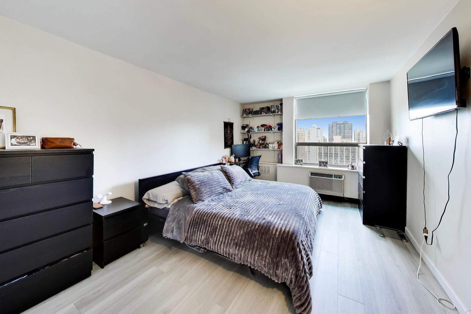 1455 N Sandburg Terrace Unit: 2306B