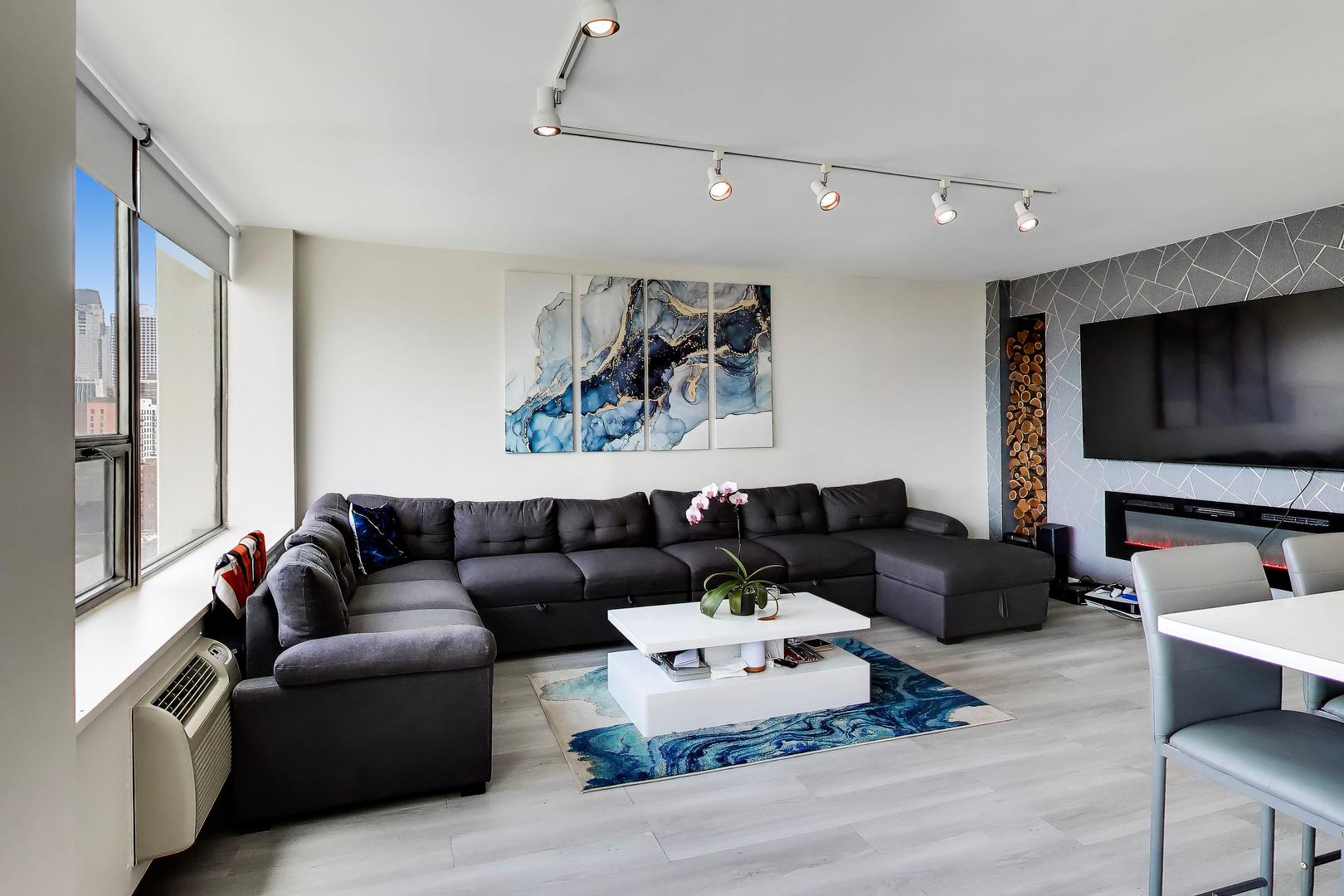 1455 N Sandburg Terrace Unit: 2306B