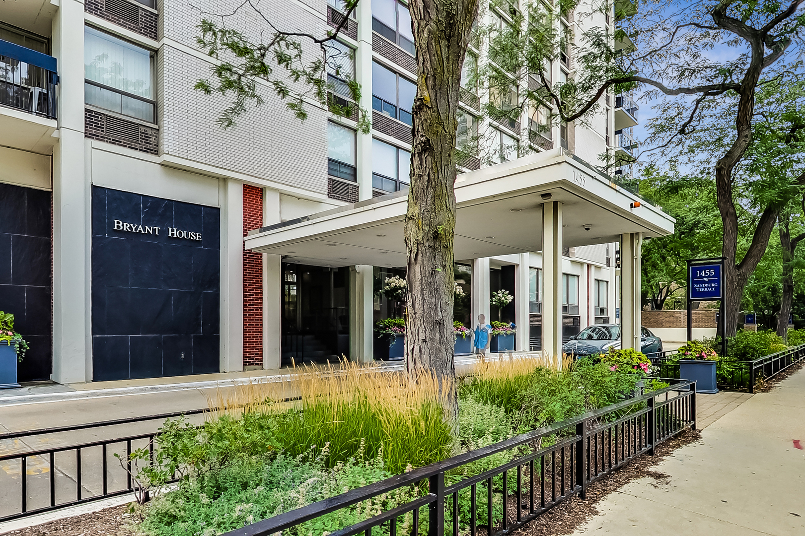 1455 N Sandburg Terrace Unit: 2306B