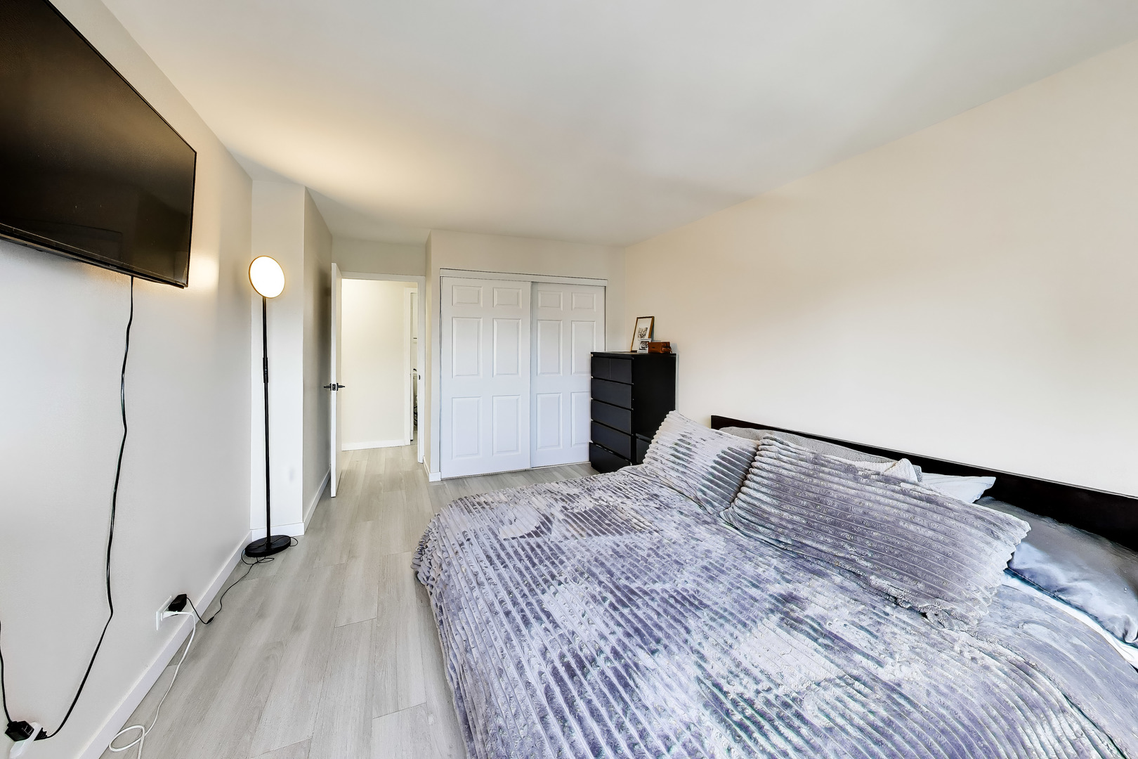 1455 N Sandburg Terrace Unit: 2306B