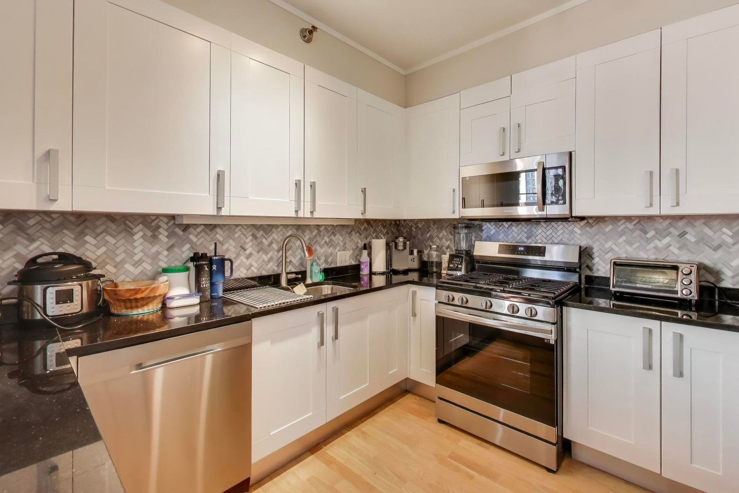 744 N Clark Street Unit: 505