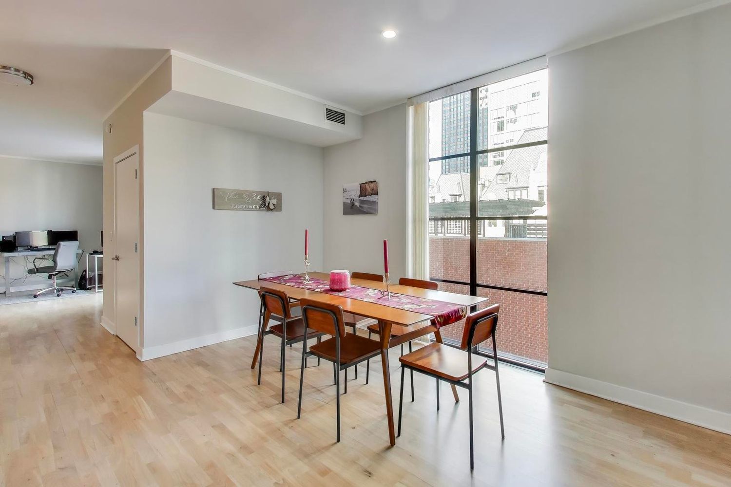 744 N Clark Street Unit: 505