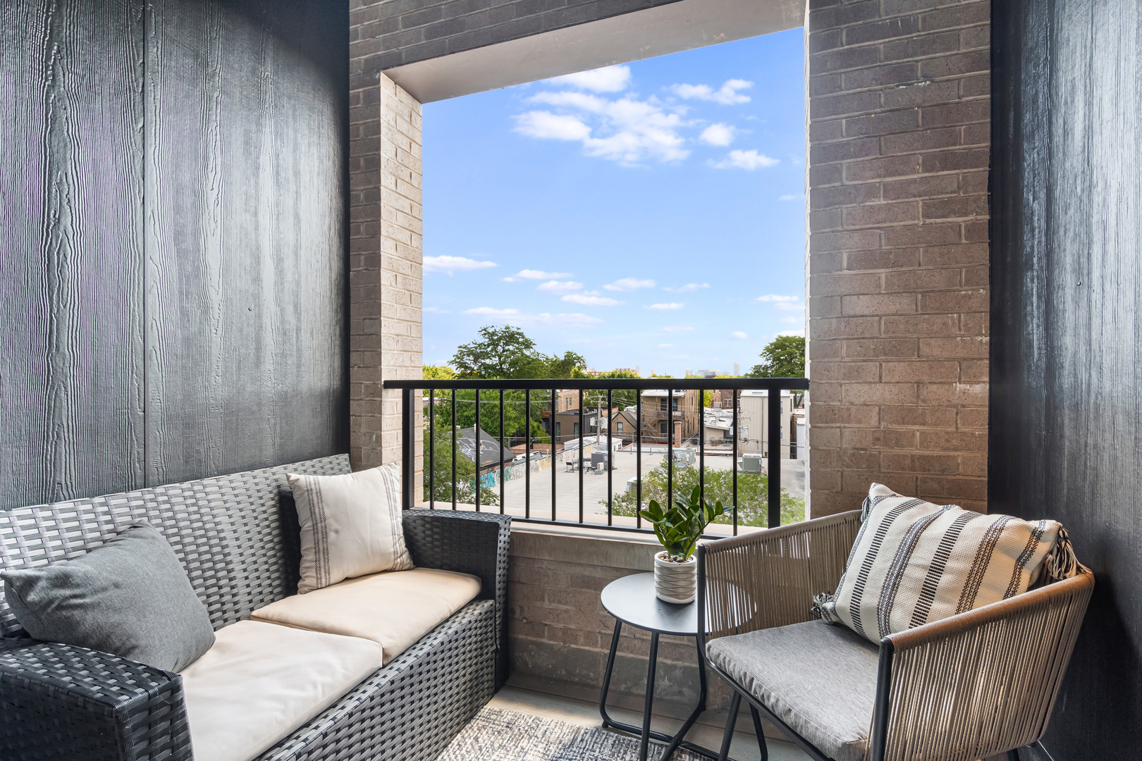 1628 N Damen Avenue Unit: 401