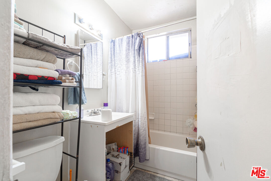 3737 W 111th Pl