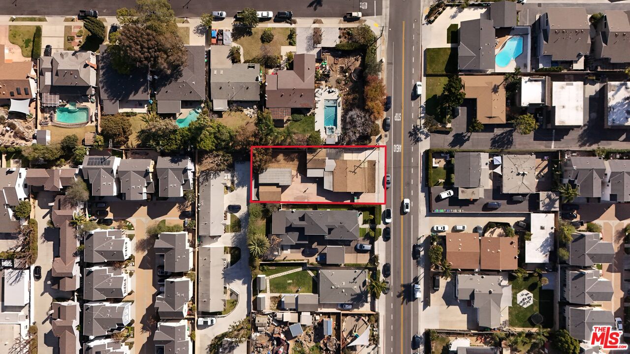 330 University Dr