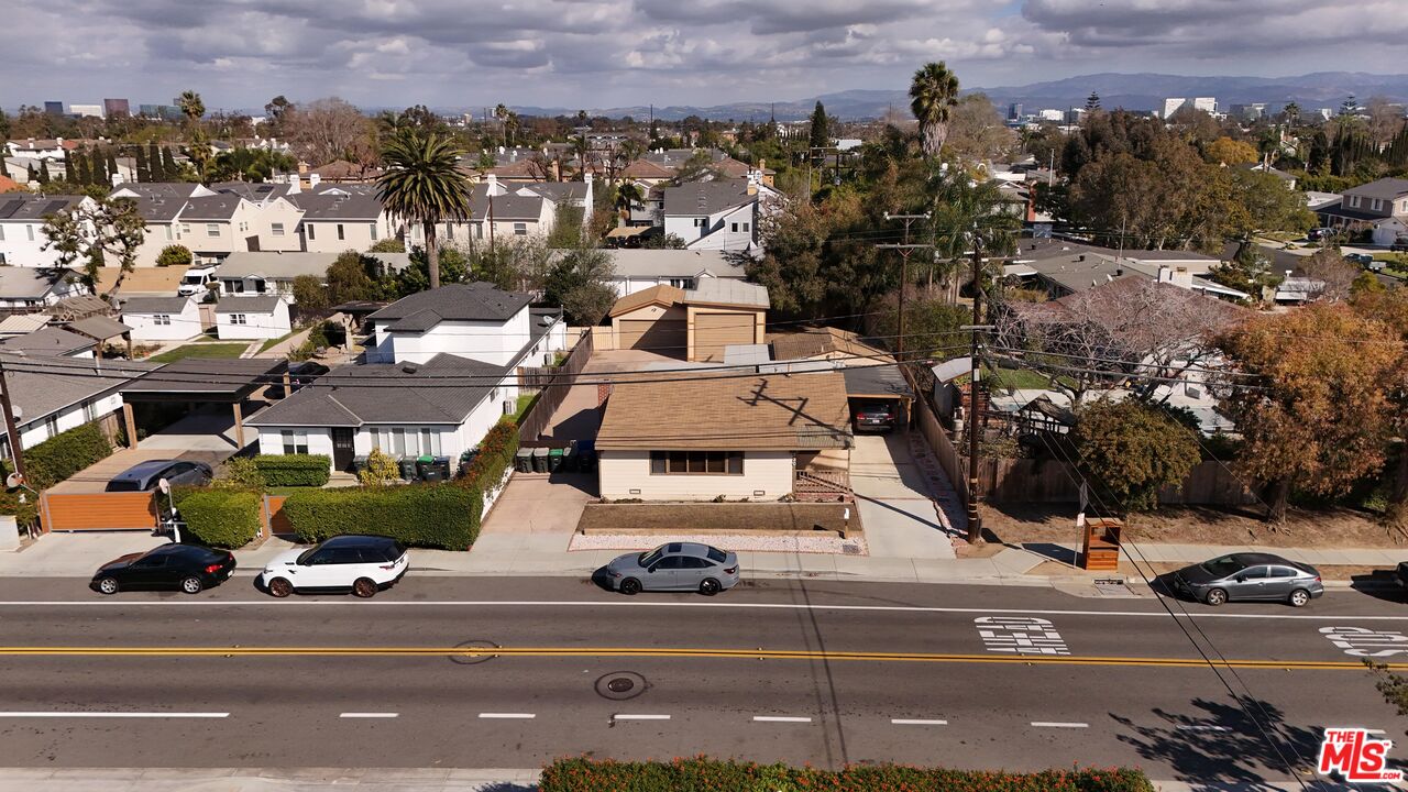 330 University Dr