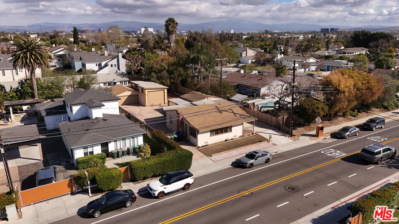 330 University Dr