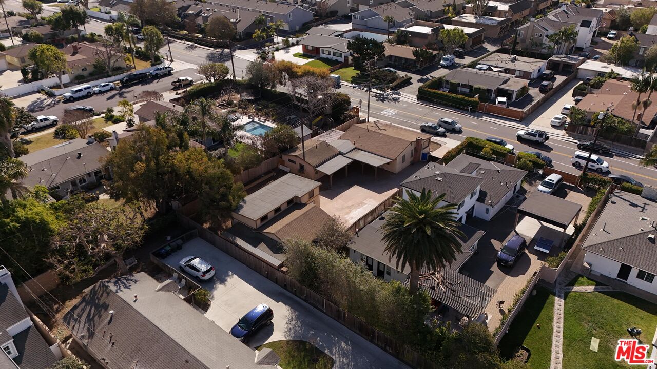 330 University Dr