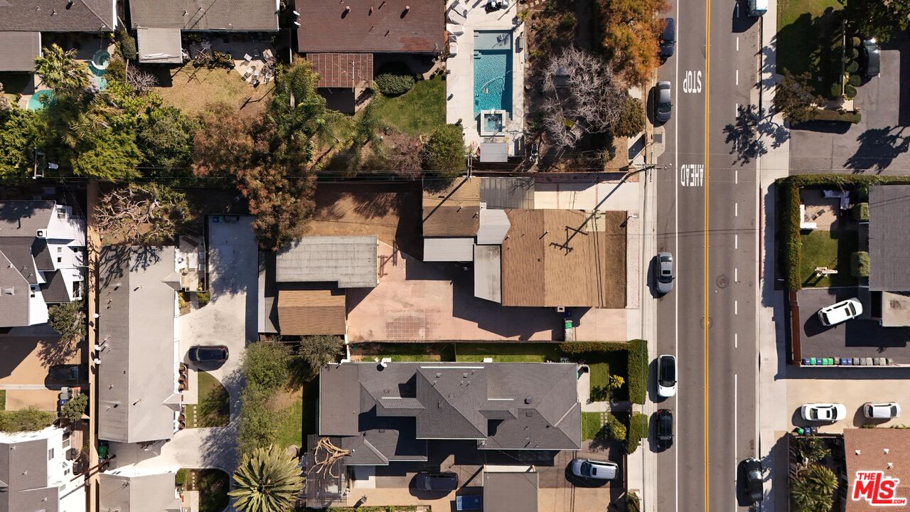 330 University Dr