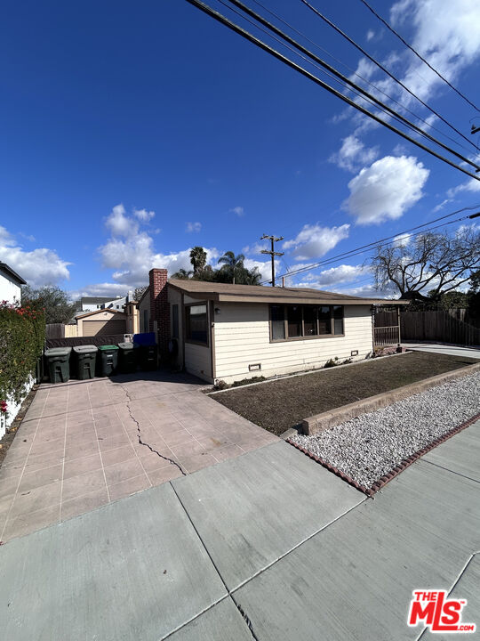 330 University Dr