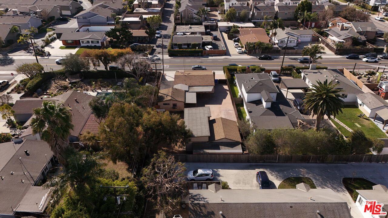 330 University Dr