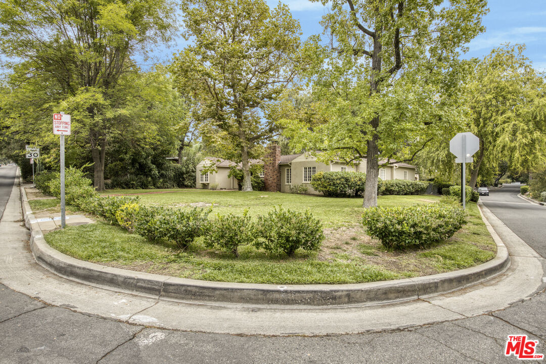 4304 Chevy Chase Dr