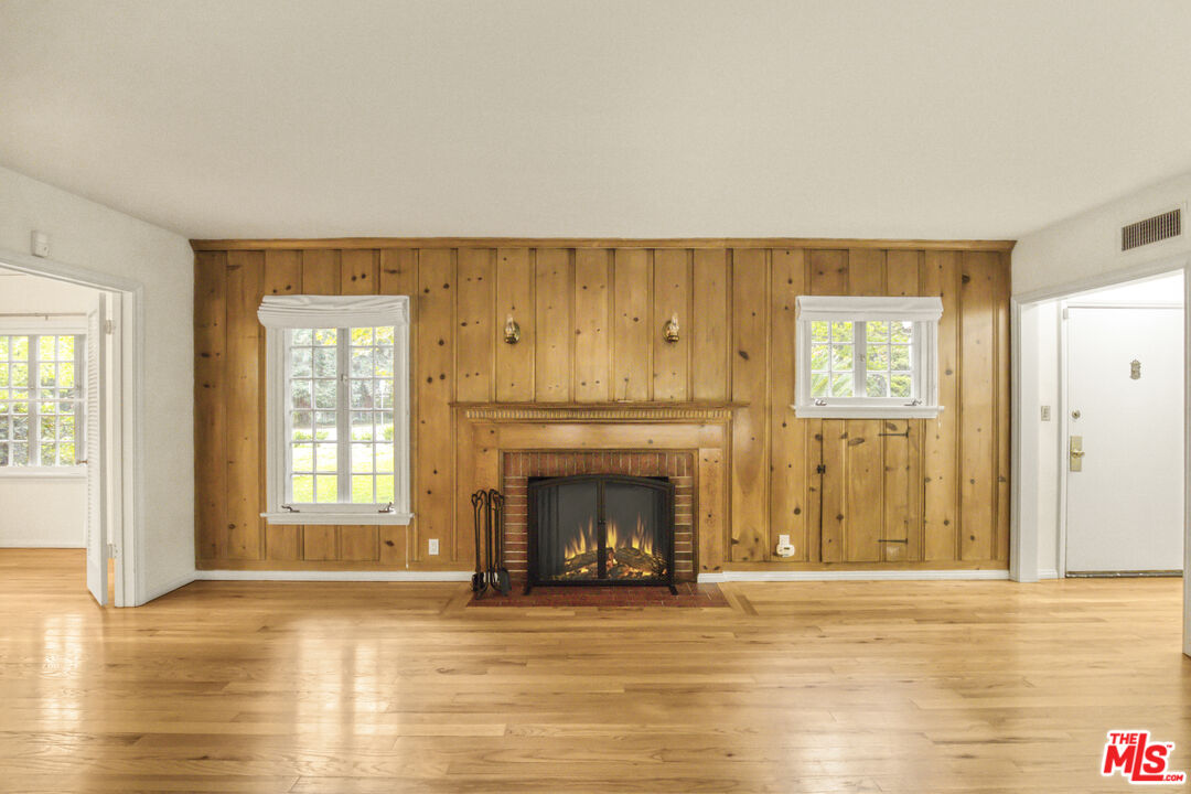 4304 Chevy Chase Dr