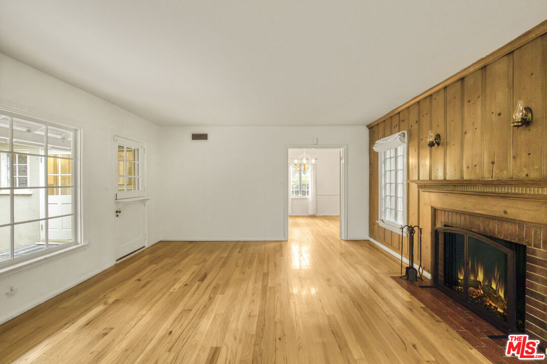 4304 Chevy Chase Dr