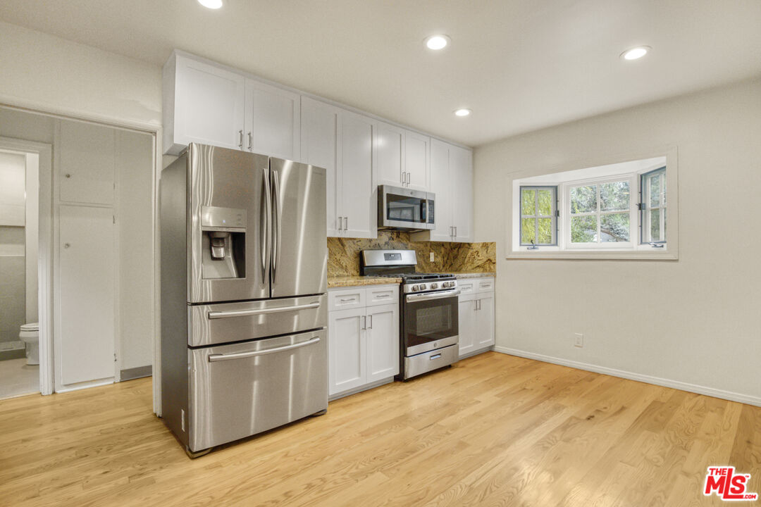 4304 Chevy Chase Dr