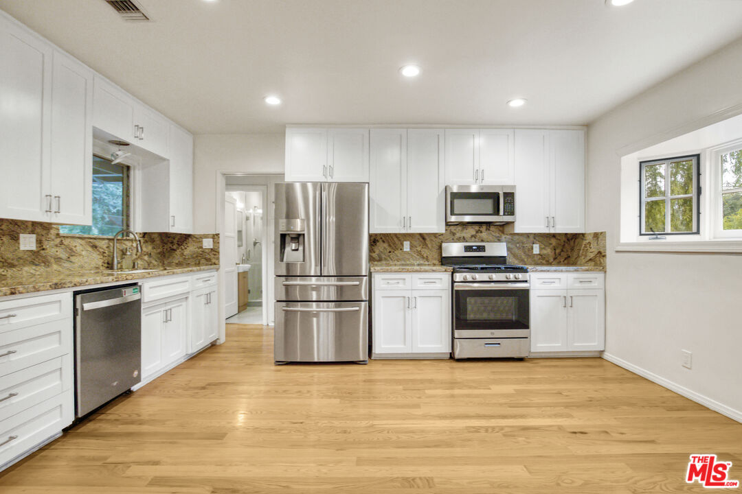 4304 Chevy Chase Dr