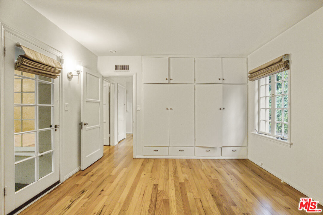 4304 Chevy Chase Dr