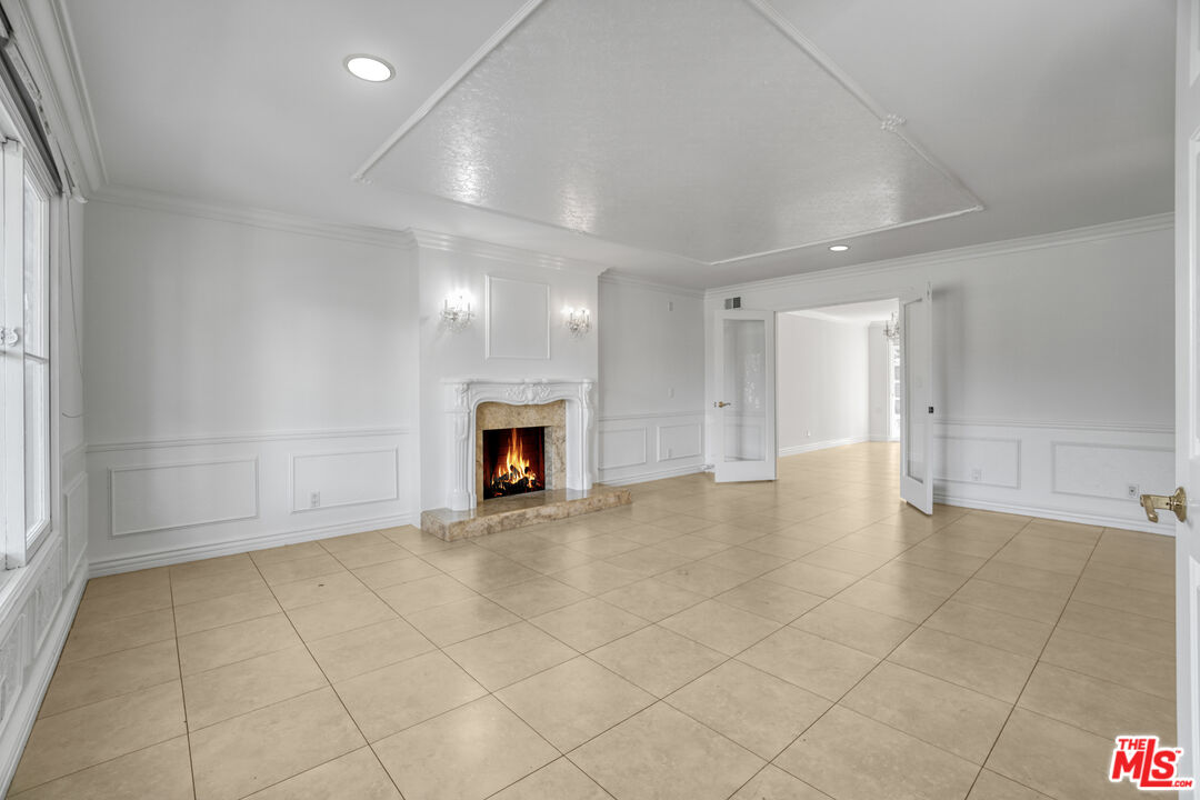 9251 Greenwich Ln