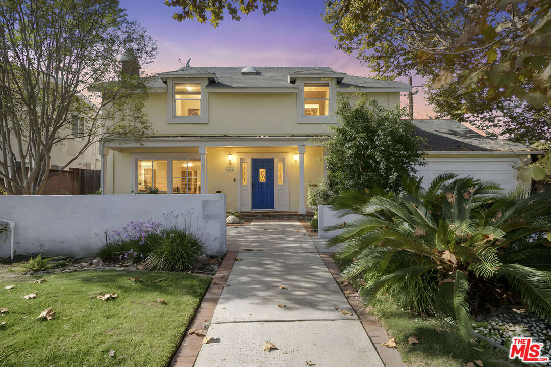 9251 Greenwich Ln