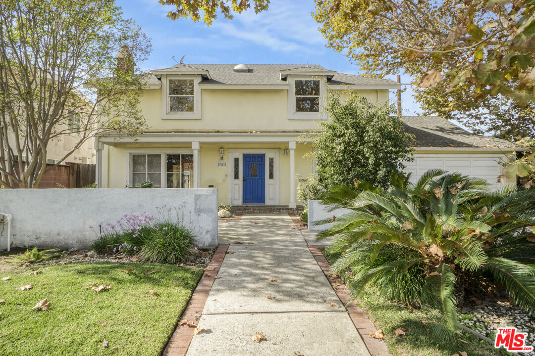9251 Greenwich Ln