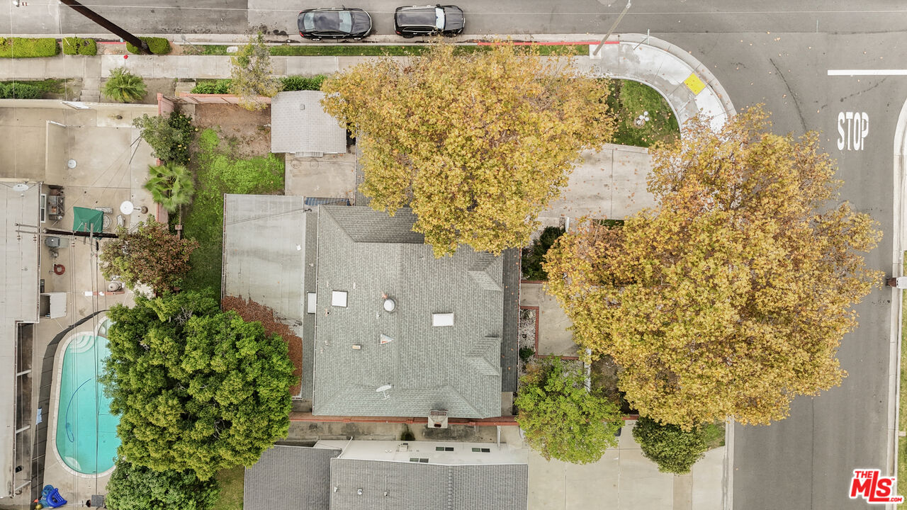 9251 Greenwich Ln