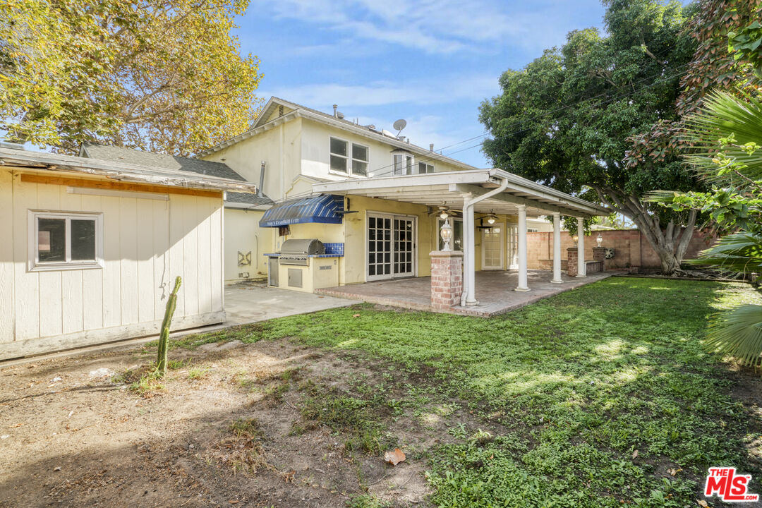 9251 Greenwich Ln