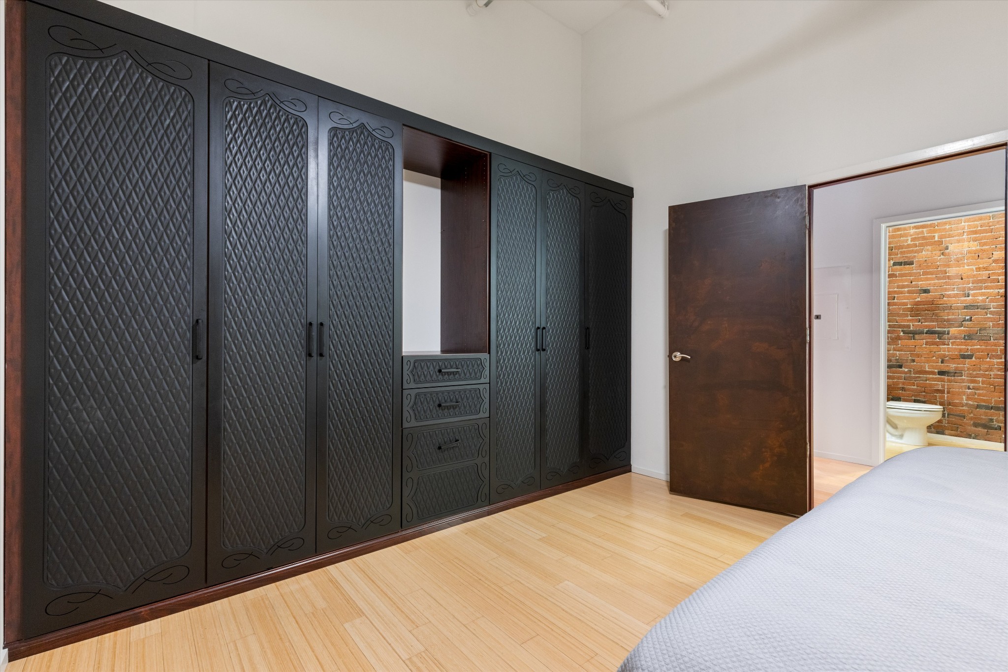305 Church St Unit: 202