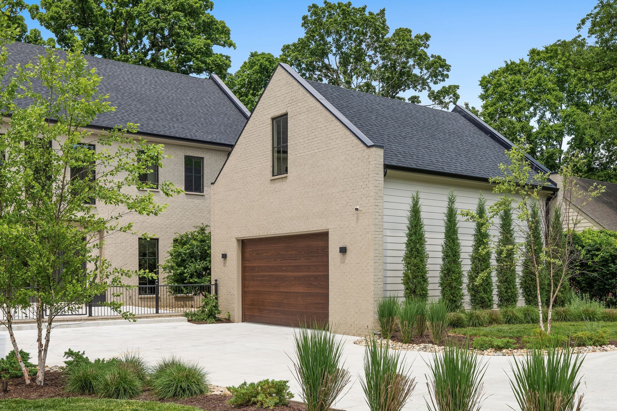 3104 Woodlawn Dr