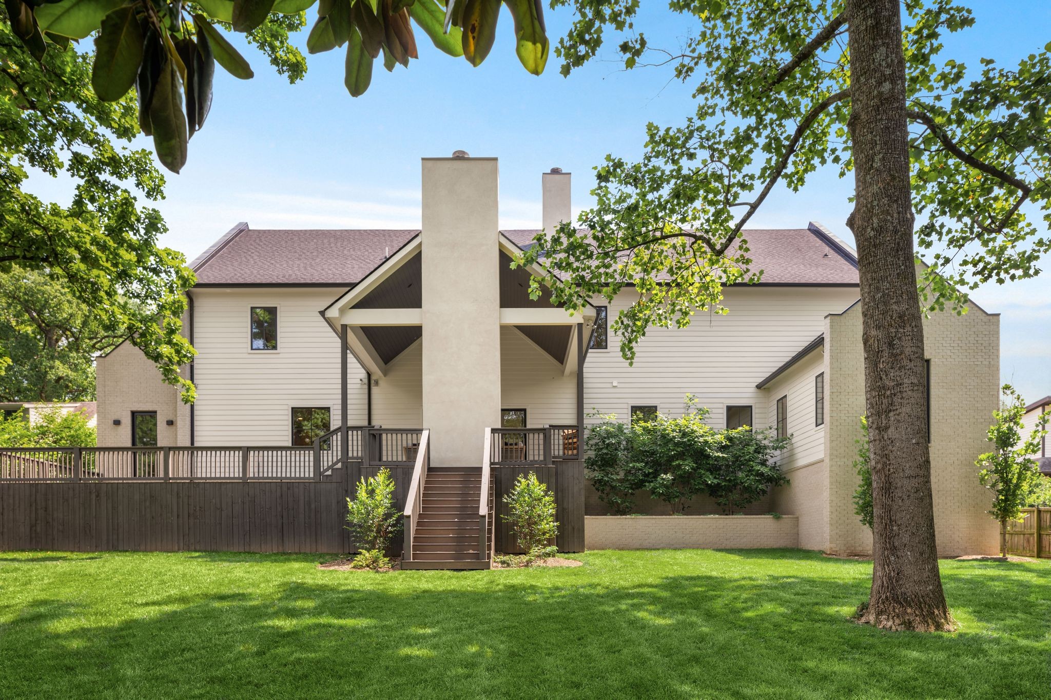 3104 Woodlawn Dr