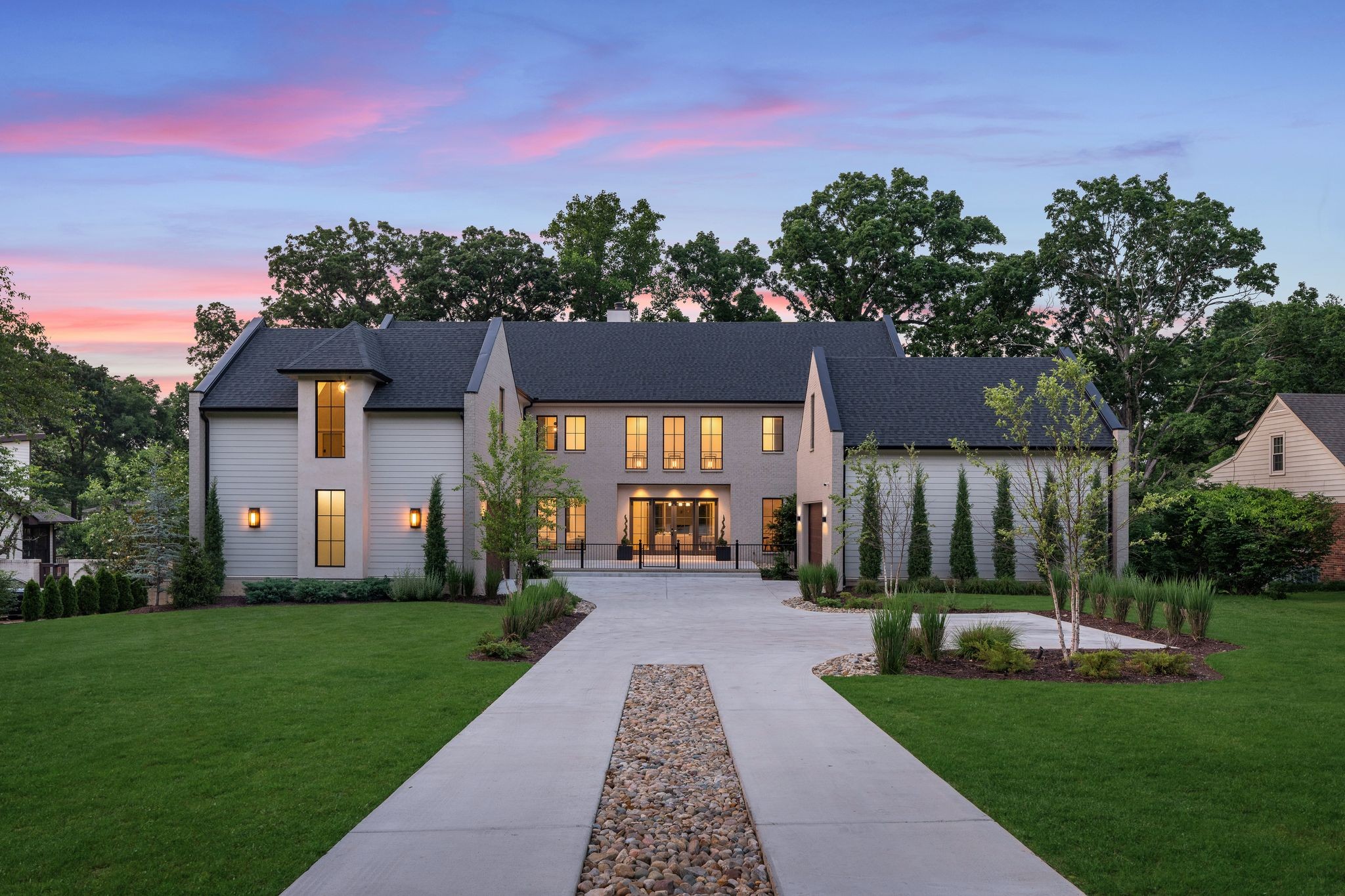 3104 Woodlawn Dr