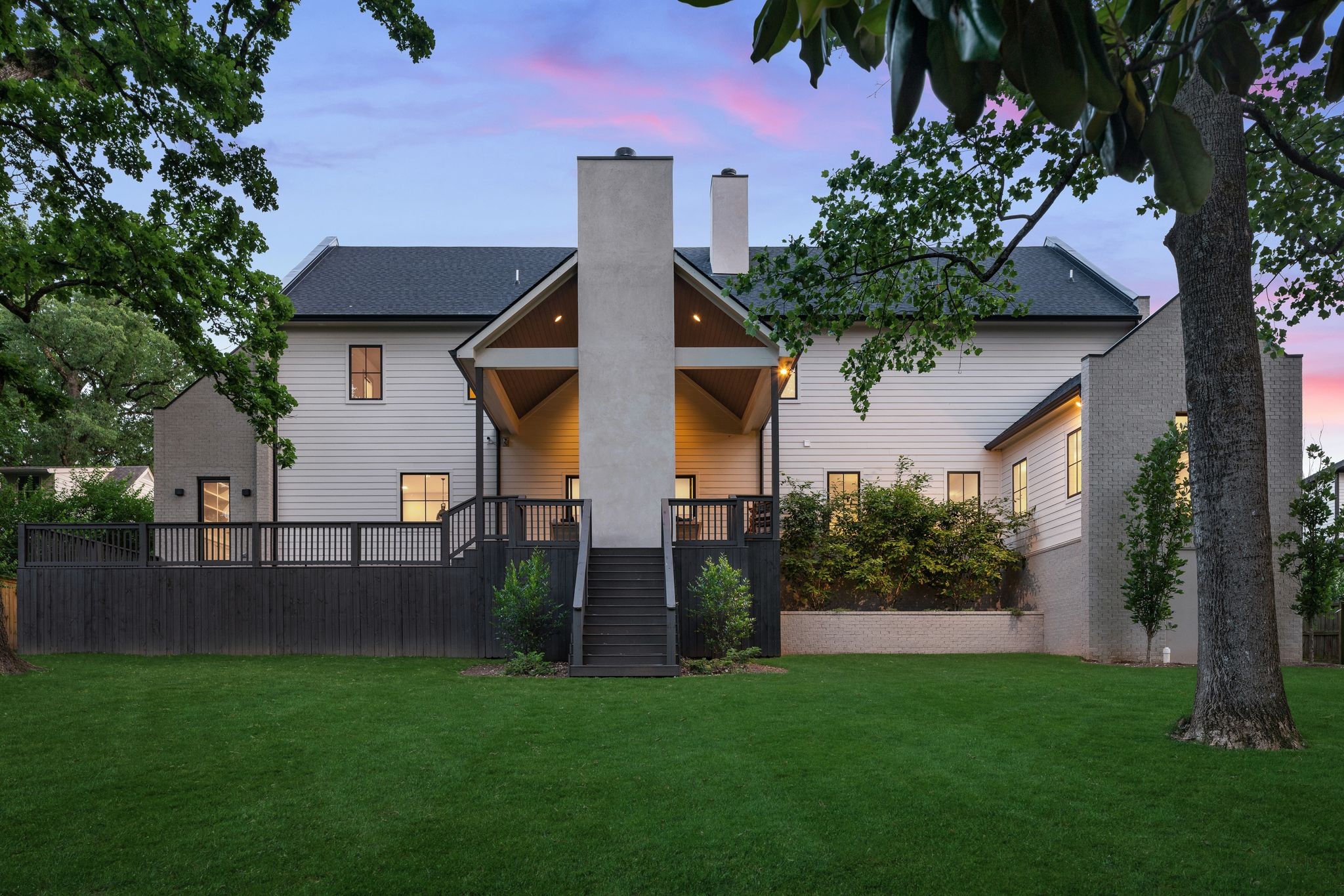 3104 Woodlawn Dr