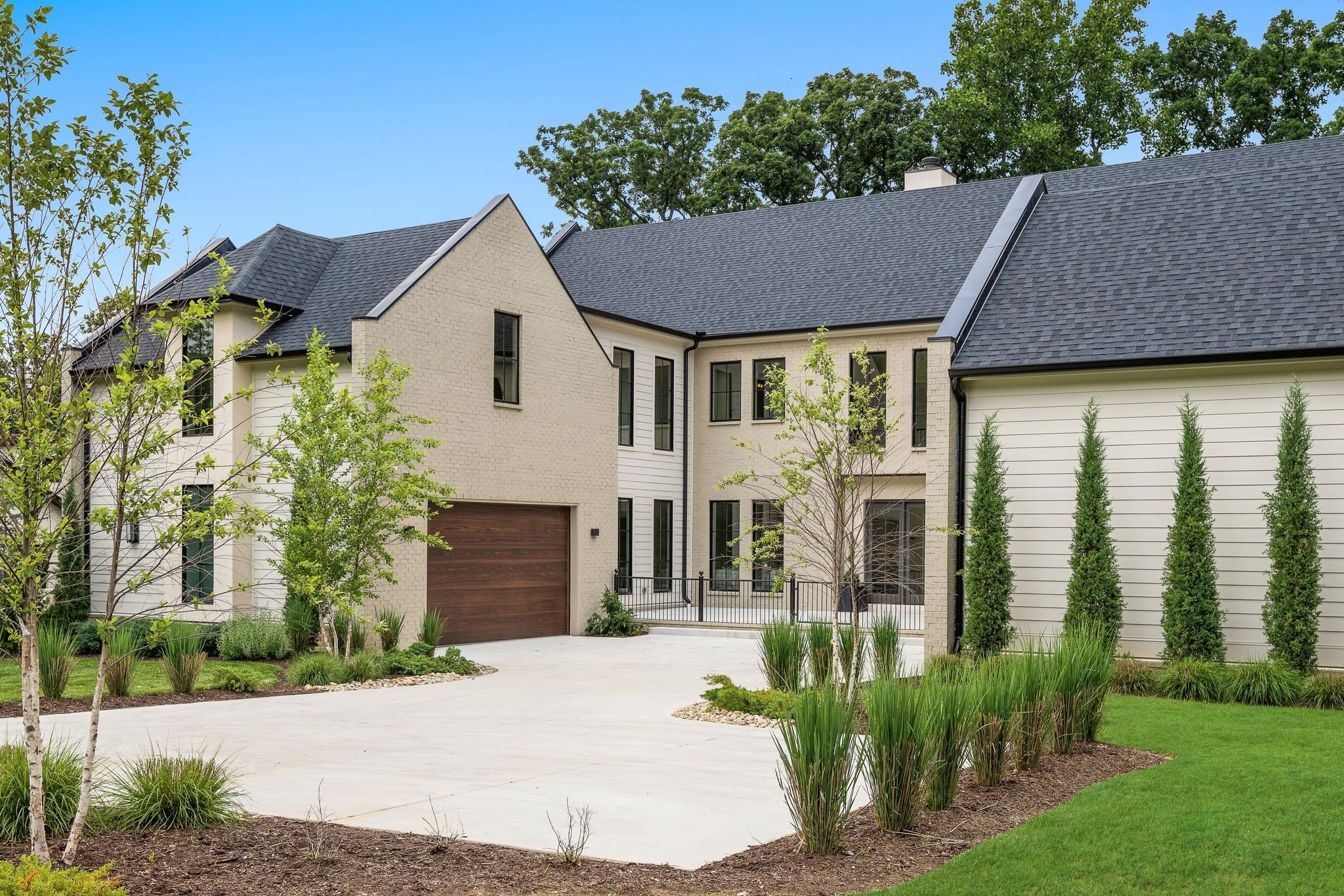 3104 Woodlawn Dr