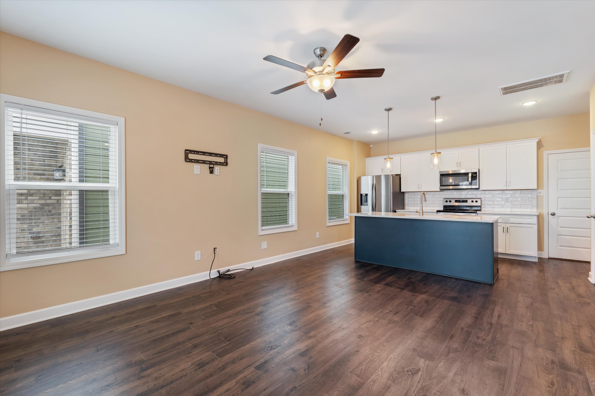 1063 Emery Bay Cir