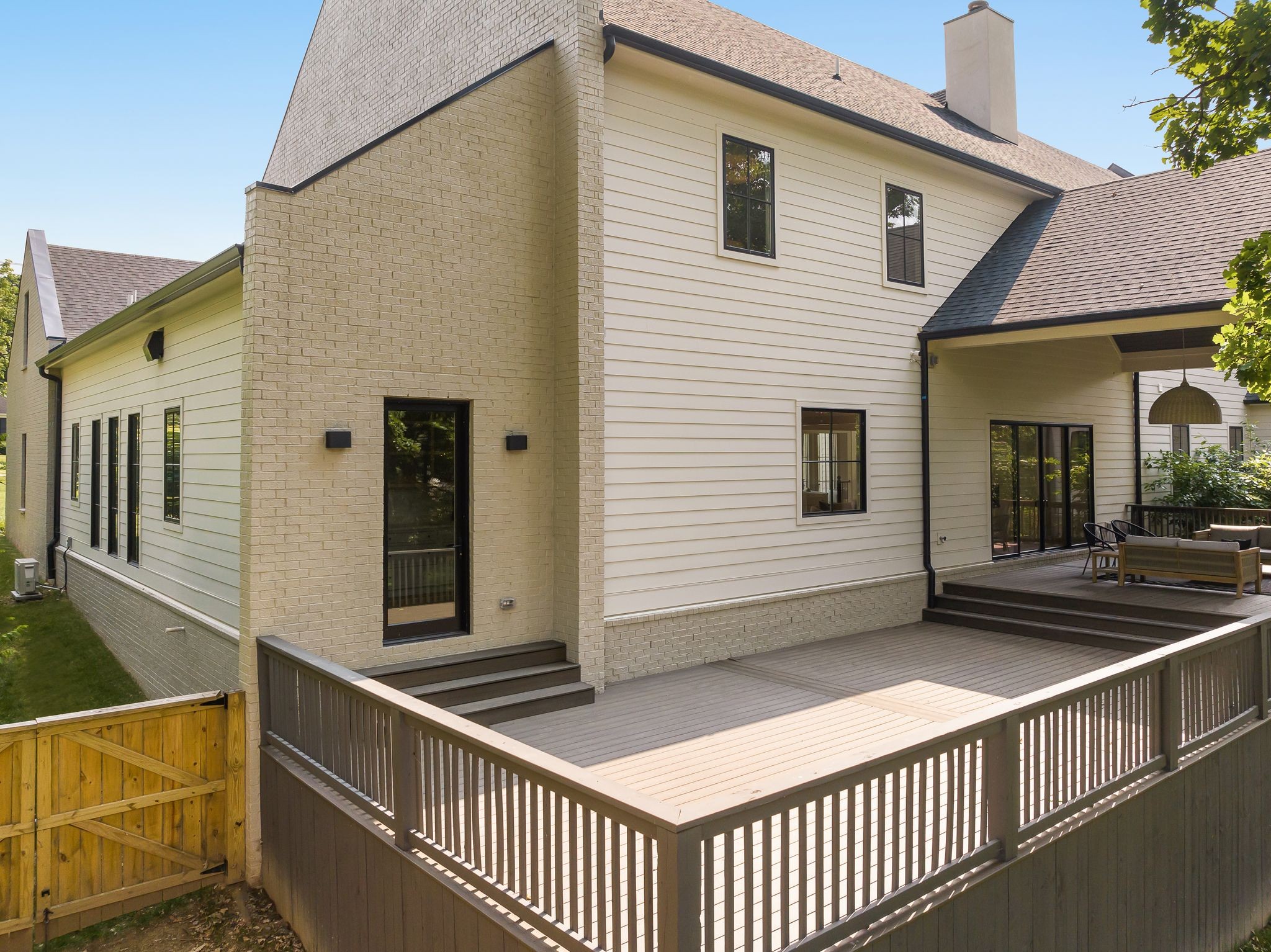 3104 Woodlawn Dr