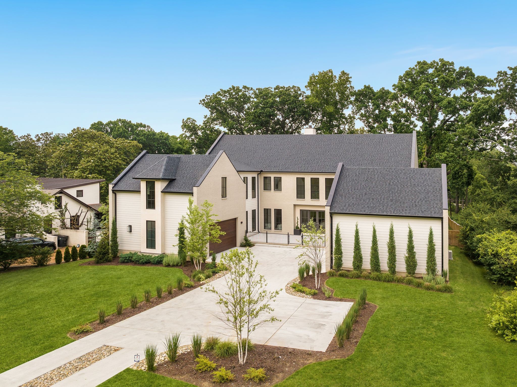 3104 Woodlawn Dr