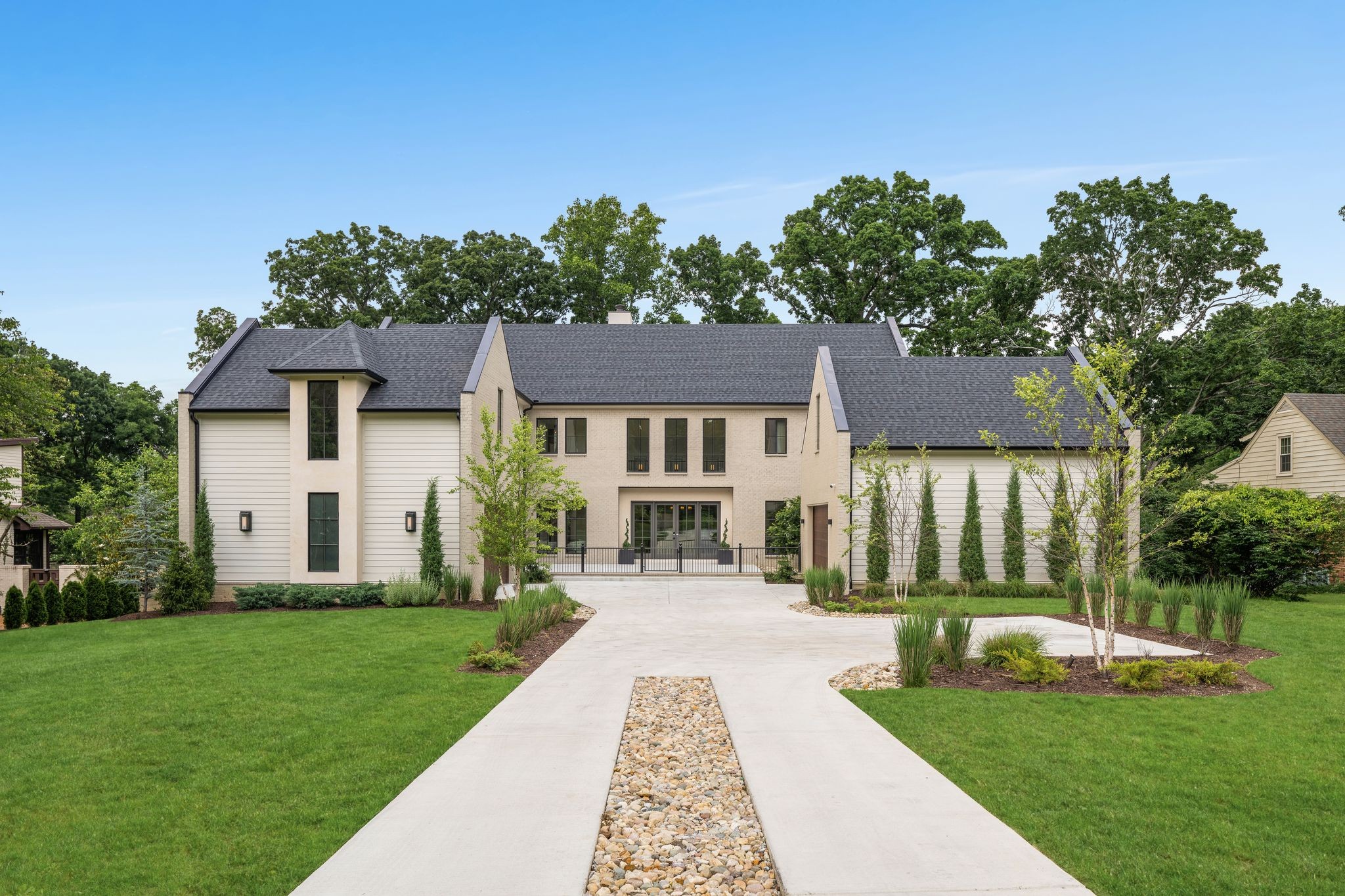 3104 Woodlawn Dr
