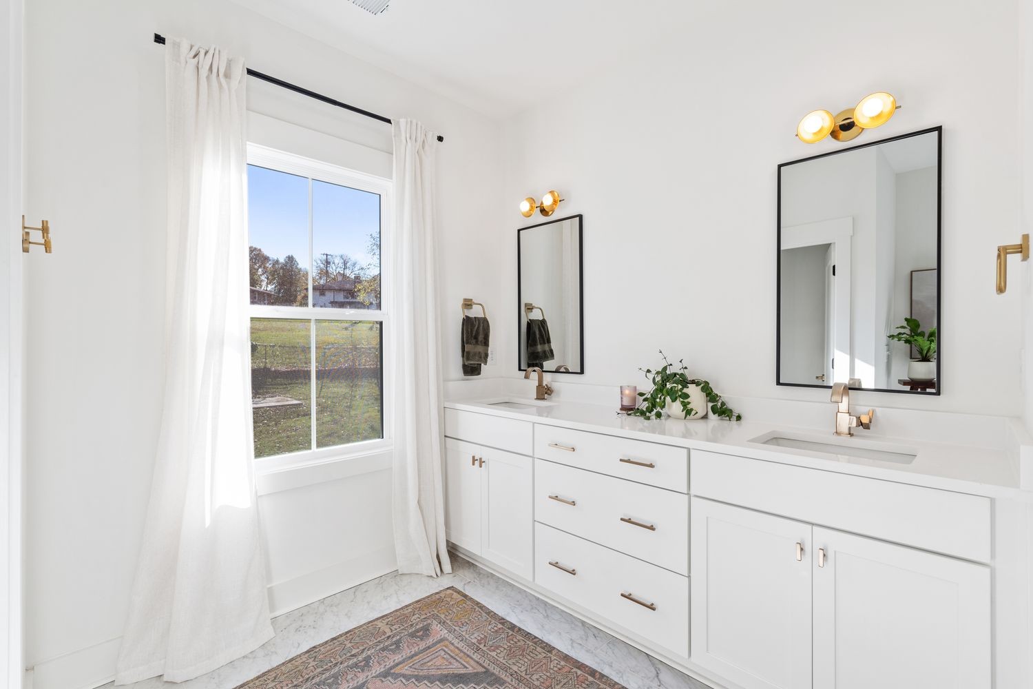 2420 Eastland Ave Unit: A